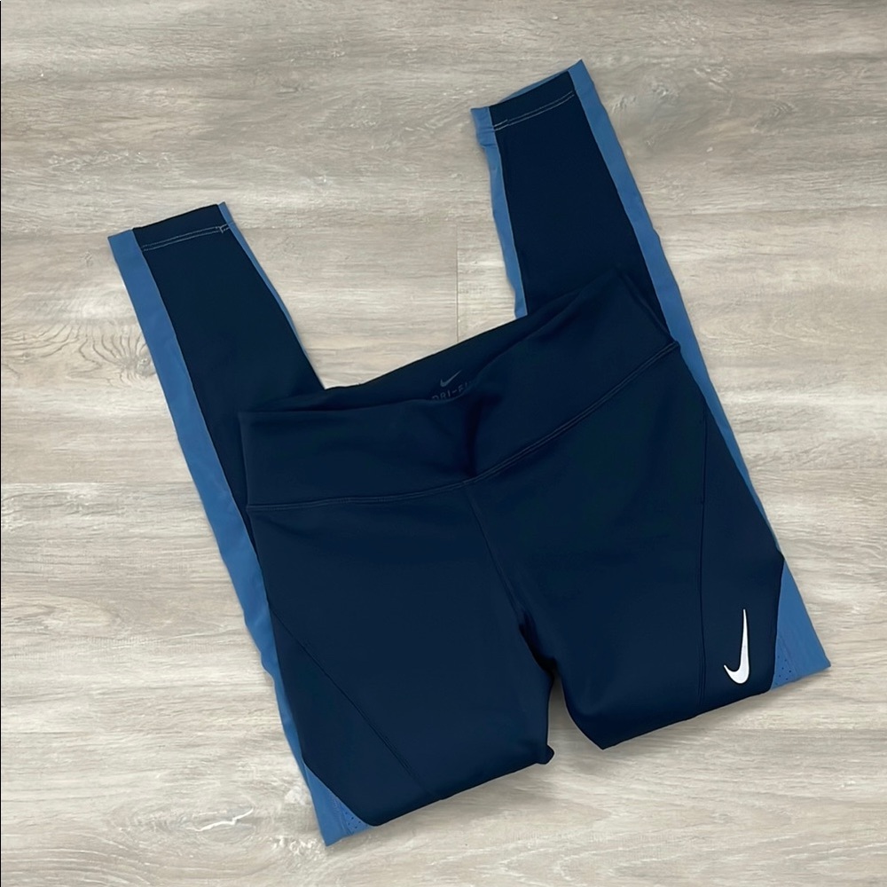 Nike Women’s Navy and Blue Leggings
